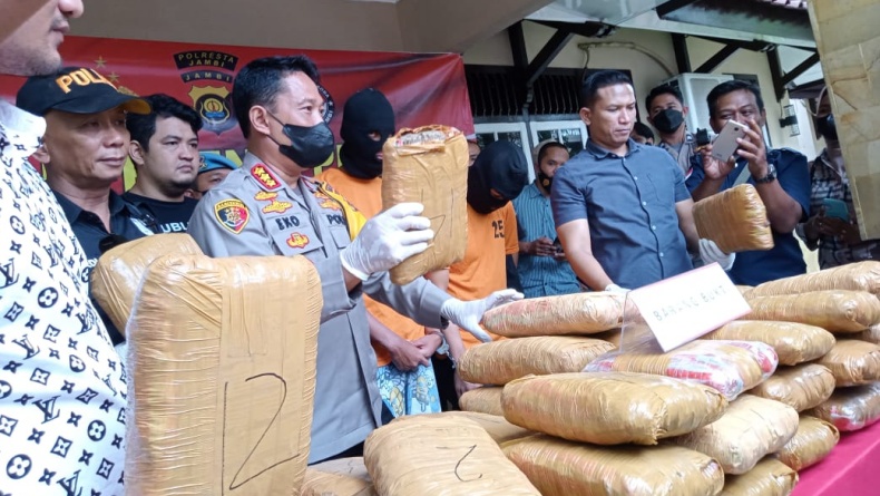 2 Bandar Narkoba Ditangkap, 45 Kg Ganja Asal Madina Diamankan Polisi