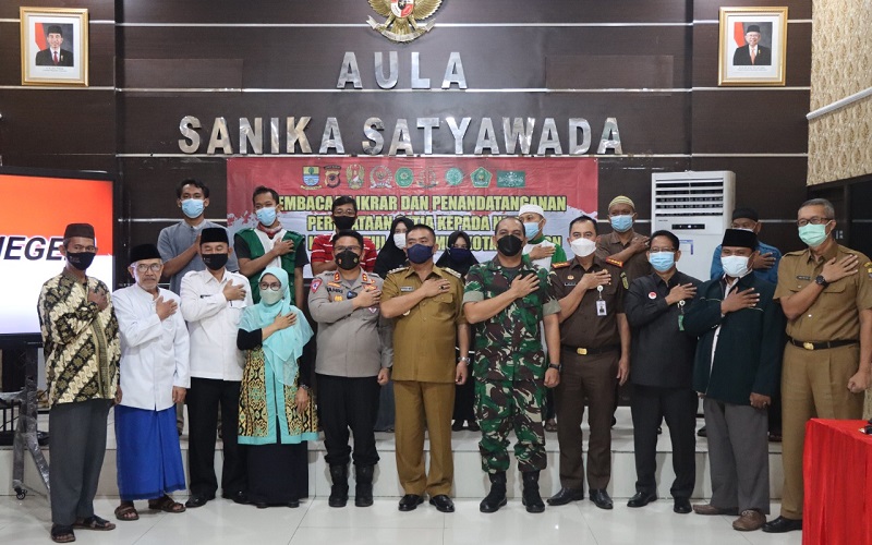 15 Warga Kota Cirebon Keluar dari Khilafatul Muslimin dan Ikrar Setia kepada NKRI