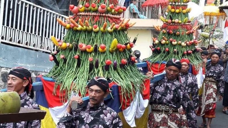 Petani Lereng Gunung Sumbing di Temanggung Gelar Kirab Budaya Puji Jagat