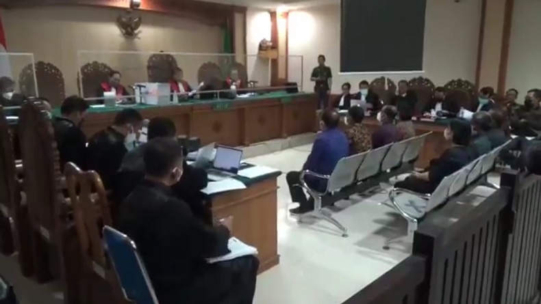 title Sidang Korupsi DID Tabanan Digelar Online, Terdakwa Ni Putu Eka Wiryastuti Positif Covid-19 Sidang Korupsi DID Tabanan Digelar Online, Terdakwa Ni Putu Eka Wiryastuti Positif Covid-19