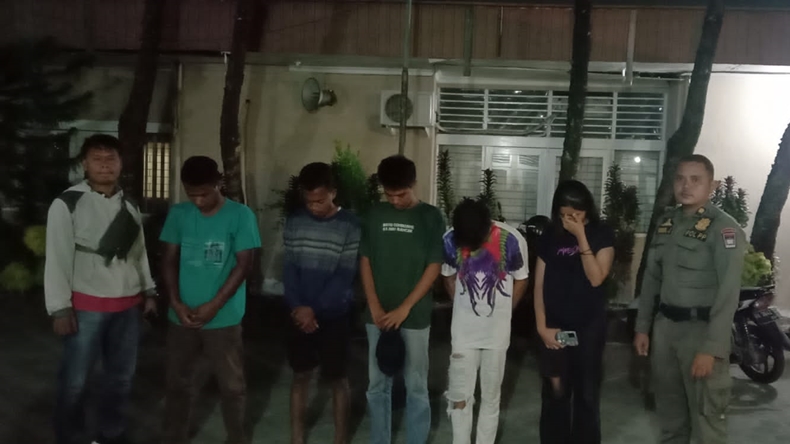 Nongkrong hingga Larut Malam, 1 Perempuan dan 4 Pria di Padang Diangkut Satpol PP