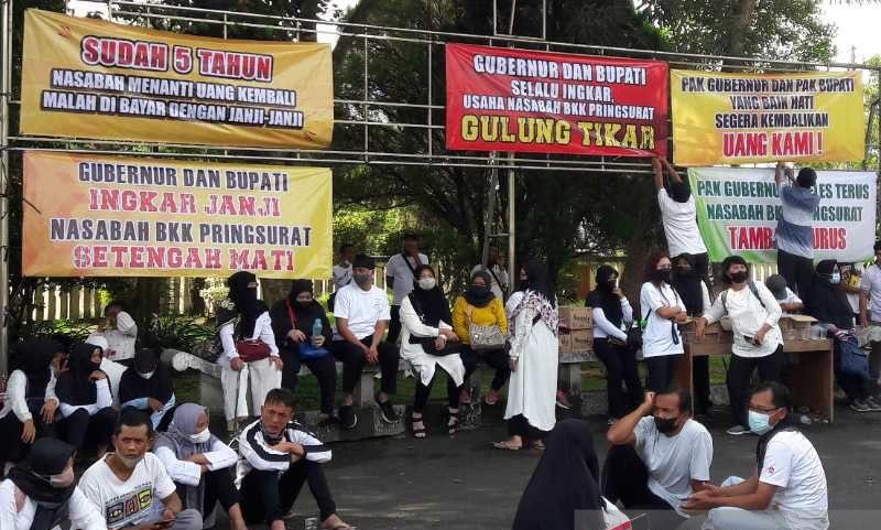 Ratusan Nasabah BKK Pringsurat Geruduk Kantor Bupati Temanggung, Tuntut Pencairan Dana 