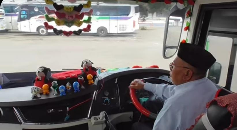 Profesi Sama Seperti Pilot, Sopir Bus Diharuskan Pakai Seragam Dan Berdasi