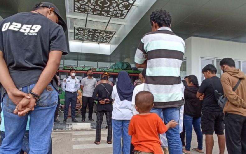 title Selundupkan 28 PMI Ilegal ke Malaysia, Warga Badau Terancam 10 Tahun Penjara Selundupkan 28 PMI Ilegal ke Malaysia, Warga Badau Terancam 10 Tahun Penjara