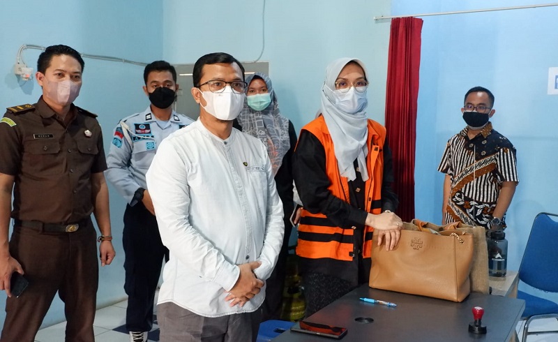 Bupati Probolinggo Nonaktif Puput Tantriana Sari Dijebloskan ke Rutan Porong