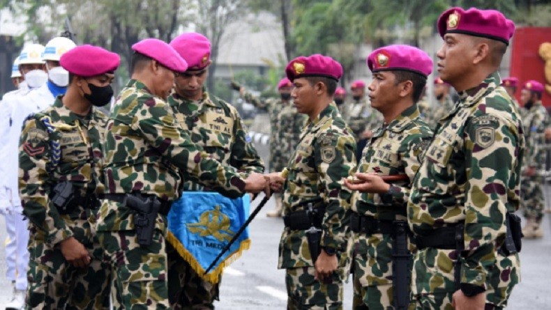 title Danpasmar 2 Brigjen Suherlan Pimpin Sertijab, Mayor Suherman Jabat Danyon Taifib 2 Marinir Danpasmar 2 Brigjen Suherlan Pimpin Sertijab, Mayor Suherman Jabat Danyon Taifib 2 Marinir