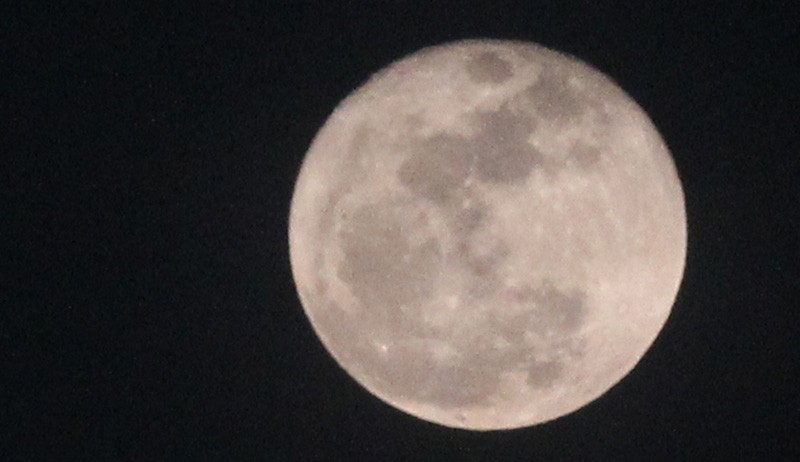 Penampakan Bulan Purnama Rusa Super di Langit Indonesia - Bagian 2