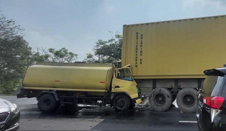 Dua Truk Kecelakaan di Tol Tangerang-Merak, 1 Orang Tewas