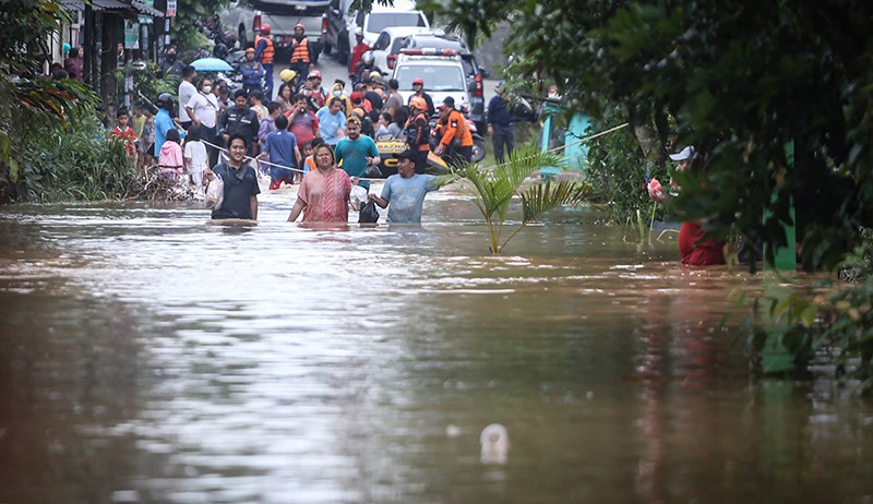 Hujan Deras Semalaman hingga Tanggul Jebol, Perumahan di Depok Terendam Banjir - Bagian 3