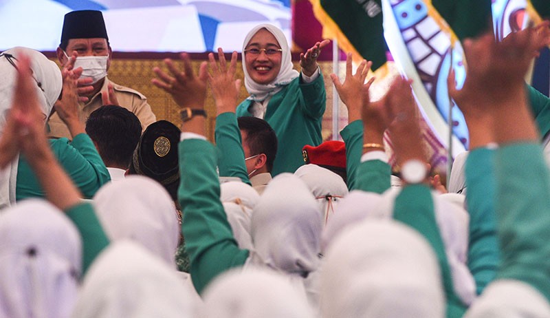 Prabowo Disambut Ibu-Ibu saat Hadiri Kongres Fatayat NU di Palembang - Bagian 2