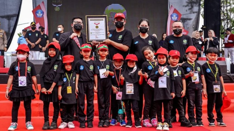 title Pecahkan 4 Rekor Muri, Bobby Nasution Apresiasi Gelaran Gebyar Expo Pendidikan 2022 Pecahkan 4 Rekor Muri, Bobby Nasution Apresiasi Gelaran Gebyar Expo Pendidikan 2022
