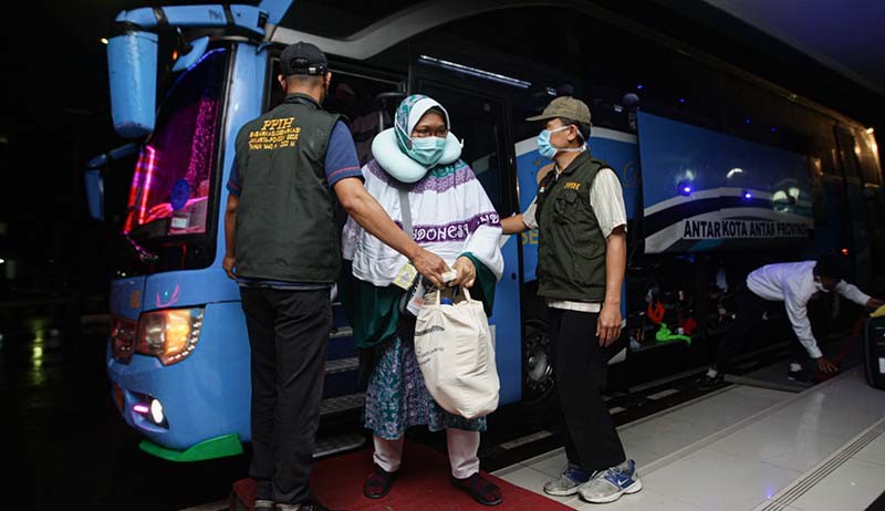 Momen Kedatangan 389 Jemaah Haji Kloter Pertama - Bagian 5