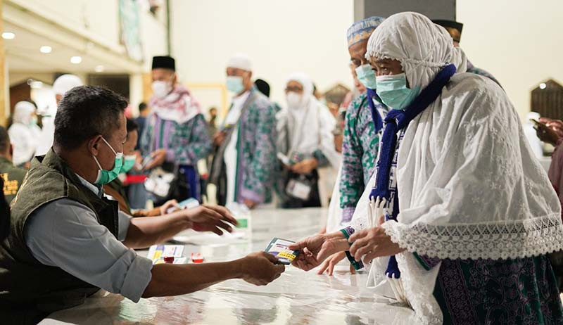 Momen Kedatangan 389 Jemaah Haji Kloter Pertama - Bagian 4