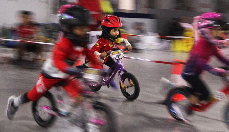 Serunya Anak Usia 2-6 Tahun Ikuti Lomba Sepeda Dorong - Bagian 1