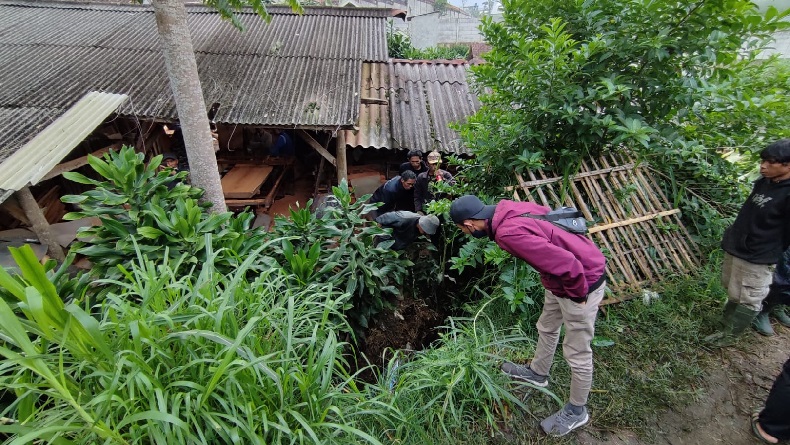 Pemerah Susu Sapi di Lembang KBB Meninggal gegara Terpeleset lalu Tertimpa Motor