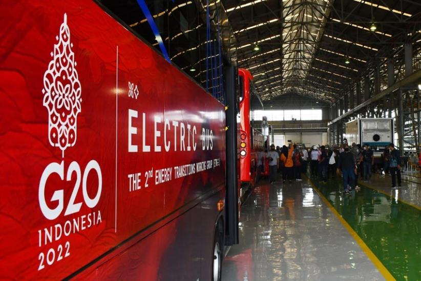 Menhub Tinjau Bus Listrik G20 Buatan PT INKA - Bagian 3