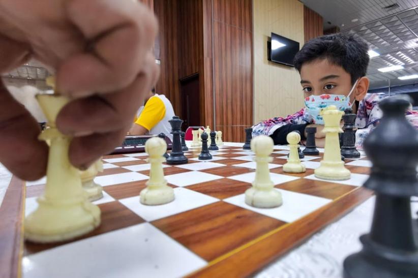 Potret Anak-anak Beradu Strategi Melawan Orang Tua dalam Turnamen Catur  - Bagian 1