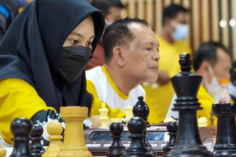 Potret Anak-anak Beradu Strategi Melawan Orang Tua dalam Turnamen Catur  - Bagian 5