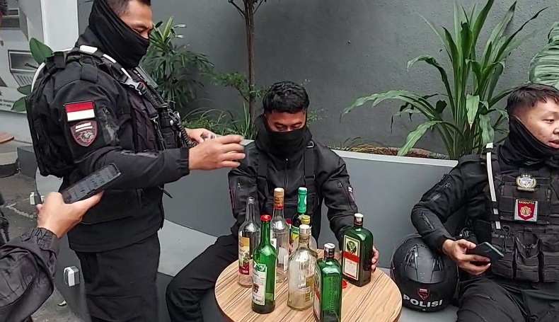 Diduga Jadi Tempat Pesta Miras, Kafe di Kota Tasikmalaya Digerebek Polisi 