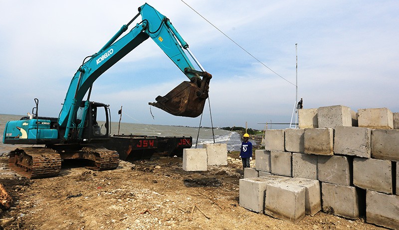Pemasangan Tanggul Geobox Sepanjang 4 Km untuk Cegah Abrasi di Pesisir Indramayu - Bagian 1