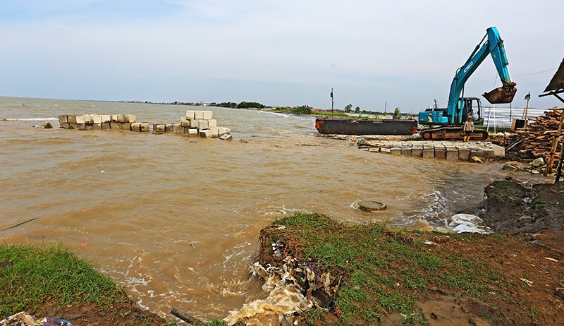Pemasangan Tanggul Geobox Sepanjang 4 Km untuk Cegah Abrasi di Pesisir Indramayu - Bagian 2