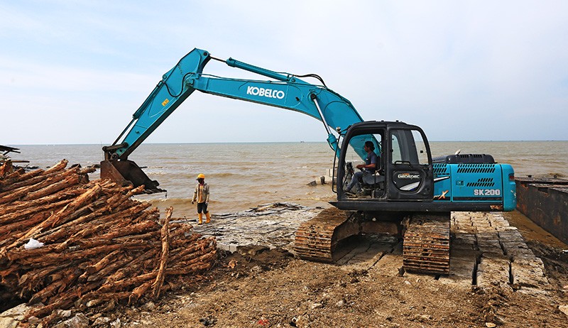 Pemasangan Tanggul Geobox Sepanjang 4 Km untuk Cegah Abrasi di Pesisir Indramayu - Bagian 3