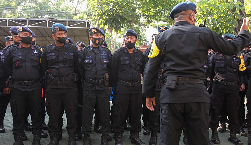 Sidang Perdana Kasus Dugaan Pencabulan Terdakwa Mas Bechi Dijaga Ketat Brimob - Bagian 2