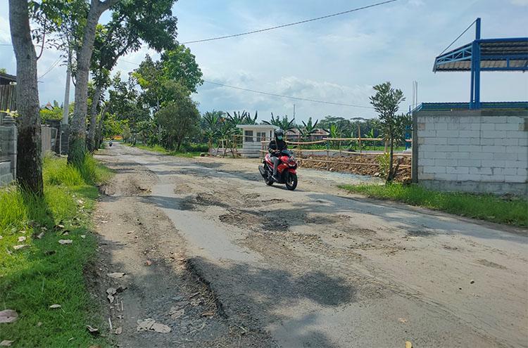 Jalan Tunjungan Rusak Parah, DPRD Kulonprogo Minta DPUPKP Perbaiki