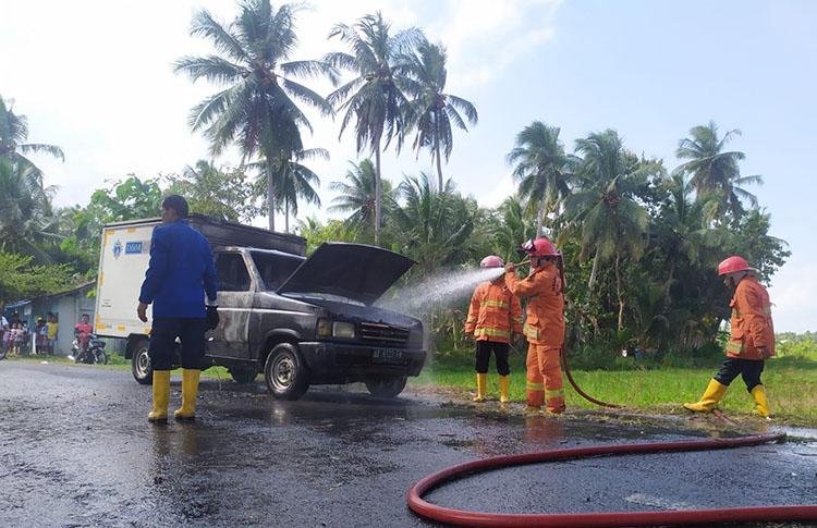 Korsleting Listrik, Mobil Boks di Kulonprogo Terbakar