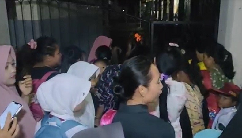 Berebut Duduk Paling Depan, Orang Tua Siswa Gembok Kursi dan Meja di Kelas