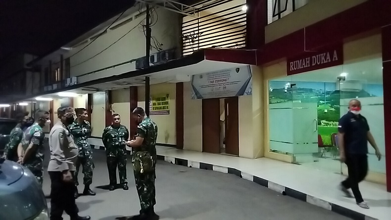 Cek Korban Kecelakaan Beruntun, Sejumlah Anggota TNI Datangi RS Polri