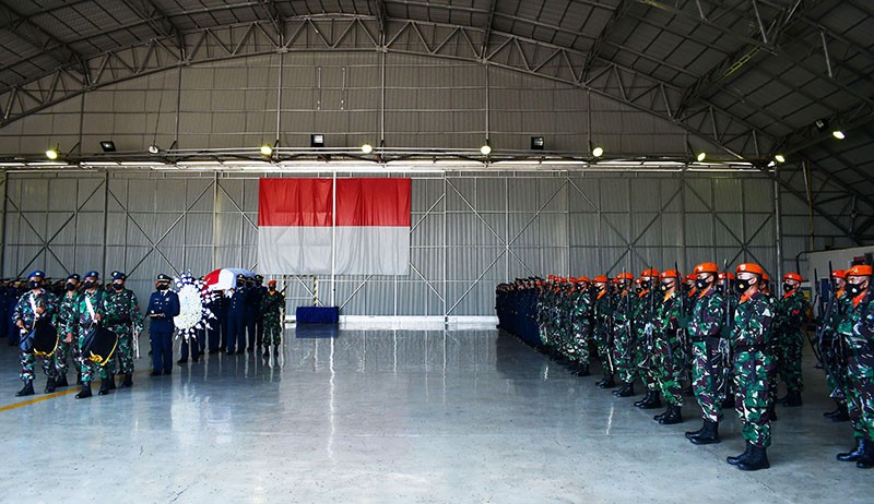 Jenazah Pilot Pesawat Tempur Golden Eagle Disemayamkan di Hanggar Lanud Iswahjudi - Bagian 1