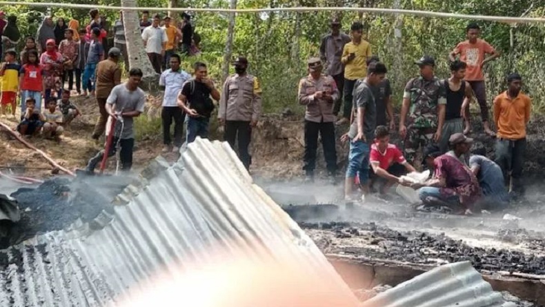 title Kebakaran Rumah di Aceh Timur, Nenek 88 Tahun Tewas Terjebak Kobaran Api Kebakaran Rumah di Aceh Timur, Nenek 88 Tahun Tewas Terjebak Kobaran Api