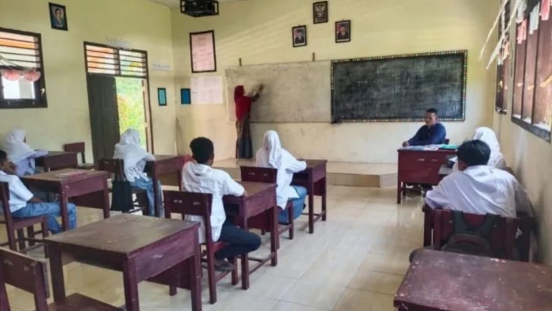 Perjuangan Pelajar Pelosok Aceh Selatan untuk Sekolah, 3 Jam Naik Sampan Seberangi Sungai