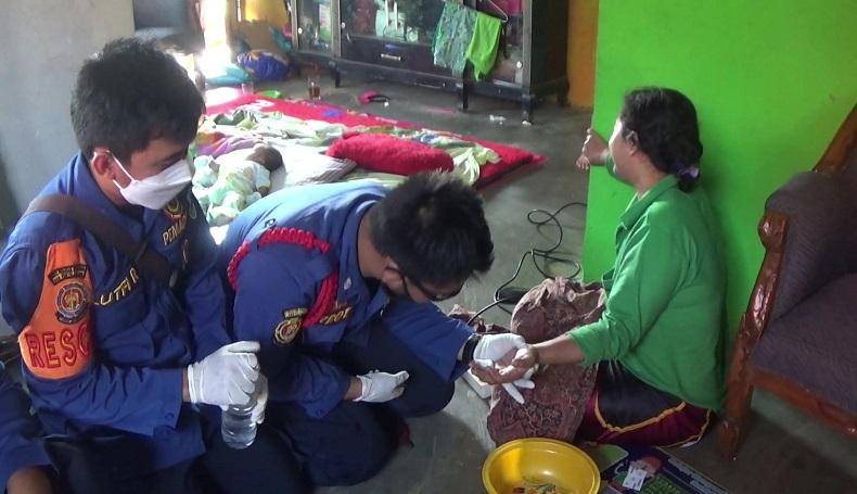 title Cincin Tak Bisa Dilepas, Perempuan di Purwakarta Terpaksa Datangkan Petugas Damkar Cincin Tak Bisa Dilepas, Perempuan di Purwakarta Terpaksa Datangkan Petugas Damkar