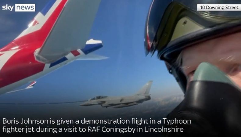 Rusia Ejek PM Inggris Boris Johnson Naik Jet Tempur Sambil Isi Bahan Bakar di Udara