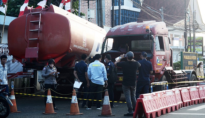 Tim KNKT Periksa Kondisi Truk Tangki BBM yang Menyebabkan Kecelakaan Maut - Bagian 2