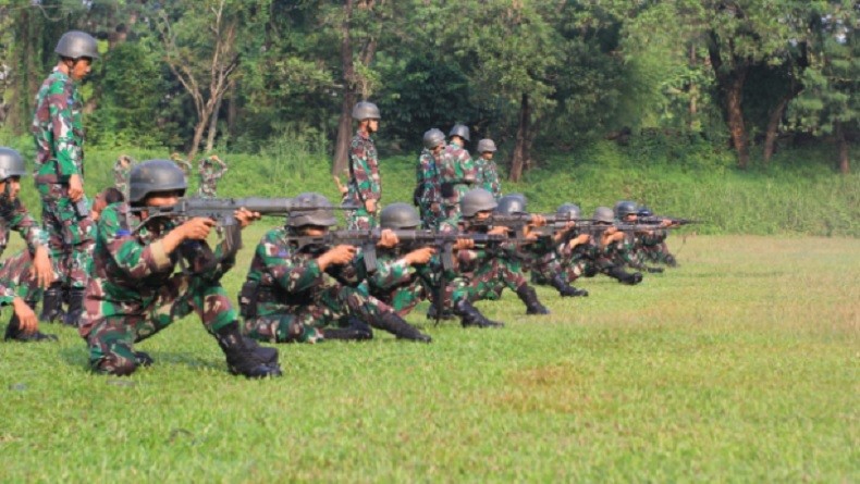 Arahan Danyon Tank Amfibi 1 Marinir ke Anak Buah: Asah Terus Kemampuan Menembak