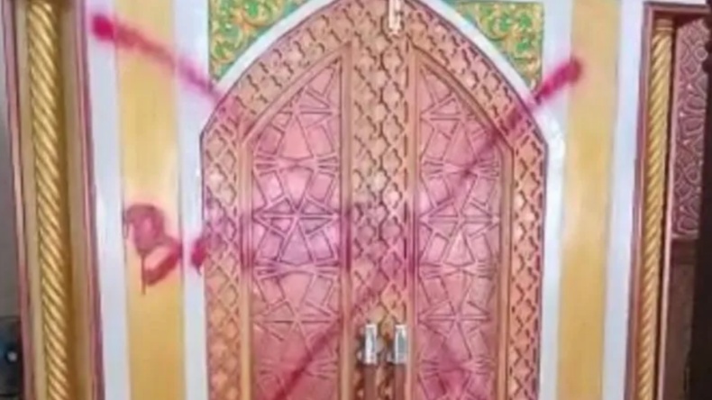 Astagfirullah, Mimbar Masjid Agung Meulaboh Dicoret-coret OTK