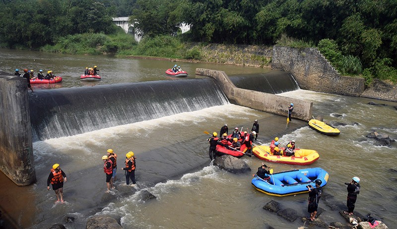 Arung Jeram di Sungai Cisadane Menjadi Wisata Favorit - Bagian 2
