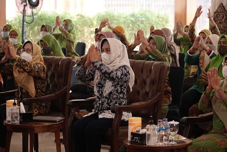 Sukseskan Kelurahan Siaga, Ning Ita Sinergikan Berbagai Elemen Masyarakat