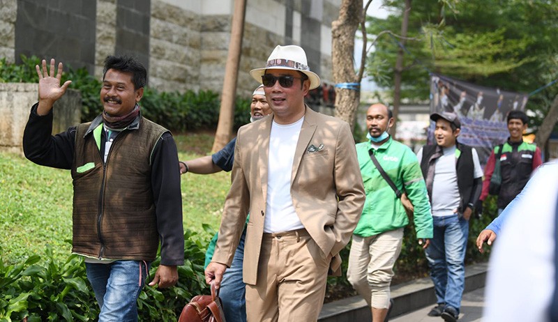 Gaya Ridwan Kamil Fashion Show bersama Driver Ojek Online di Dukuh Atas - Bagian 2