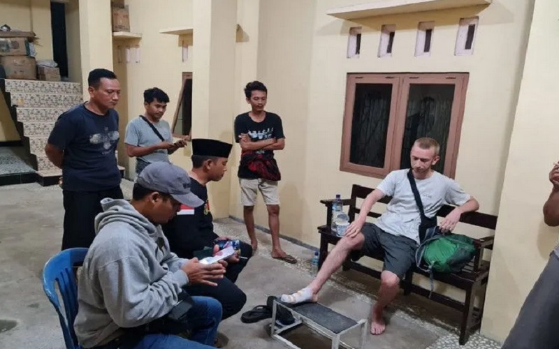 Bule asal Inggis Dibegal usai Jalan-Jalan ke Pantai Pink Lotim, Ditodong Parang