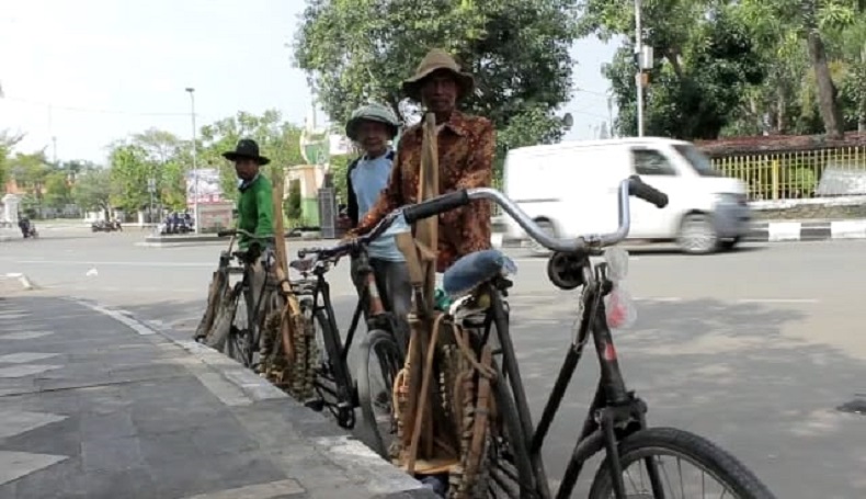 Cerita Perjuangan Kuli Serabutan di Indramayu, Bekerja Tanpa Lelah Demi Nafkahi Keluarga 