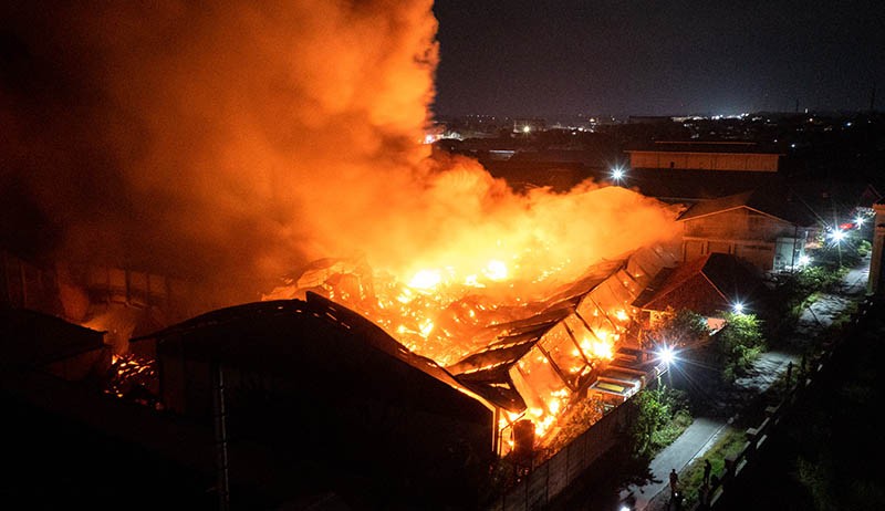 Foto-Foto dari Udara Pabrik Pupuk Ludes Terbakar di Demak - Bagian 2