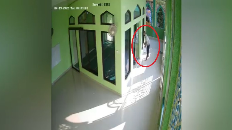 Pencuri Seret Kotak Amal ke Pojok Masjid Al Haq Bungursari untuk Hindari Kamera CCTV