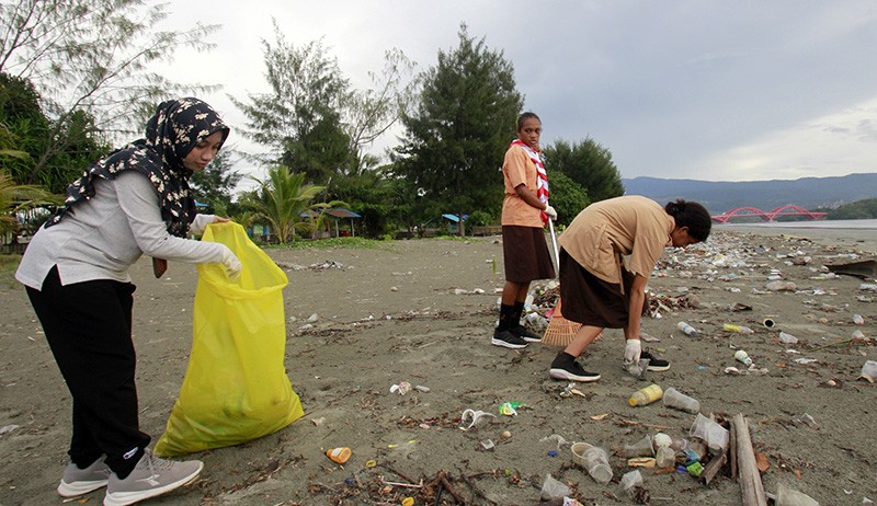 Teluk Youtefa Tercemar Sampah Plastik - Bagian 2