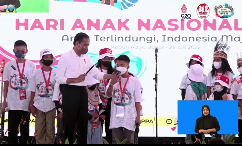 Momen Presiden Jokowi Bermain Sulap pada Peringatan Hari Anak Nasional