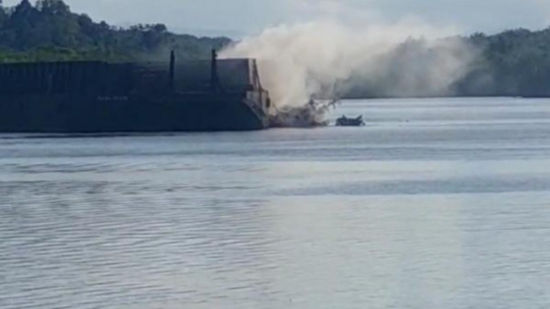 Tug Boat Terbakar di Perairan Semoi, 10 Orang Dievakuasi 1 Hilang