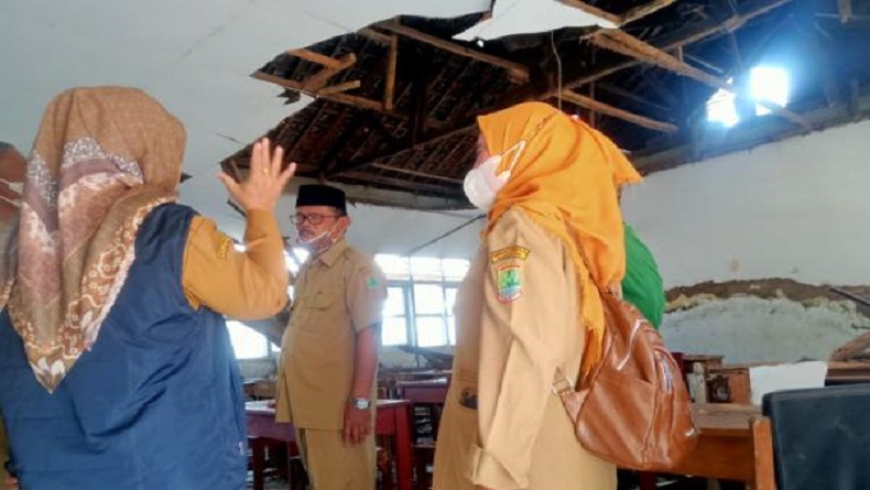 Banyak Sekolah Rusak Parah di Karawang, Pemkab Tak Punya Uang untuk Perbaikan